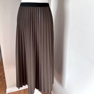 Long pleated skirt